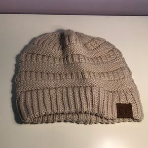 CC BEANIE ❤️ never worn ❤️
